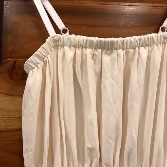 Beautiful Dress with lace detail-New✨ - Picture 8 of 16